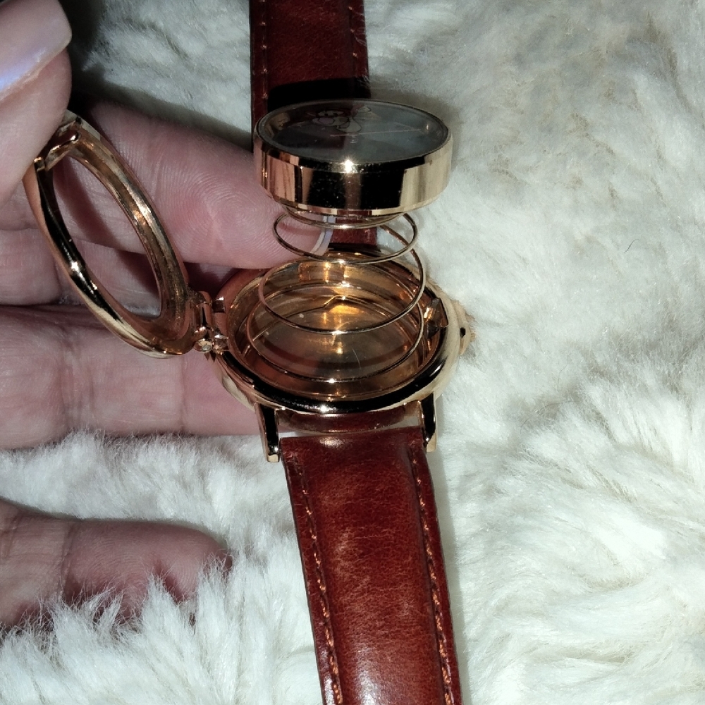 Disney Tigger Watch with Gold and Brown Accents - Picture 6 of 9
